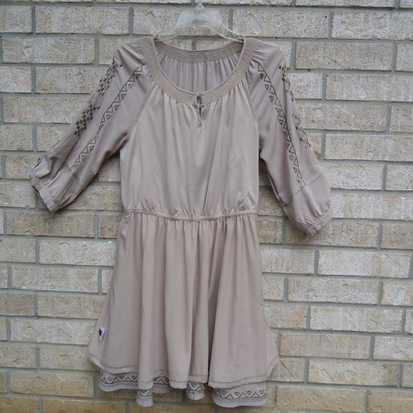 SIZE L. Anthropologie Maeve embroidered dress. - Picture 7 of 16